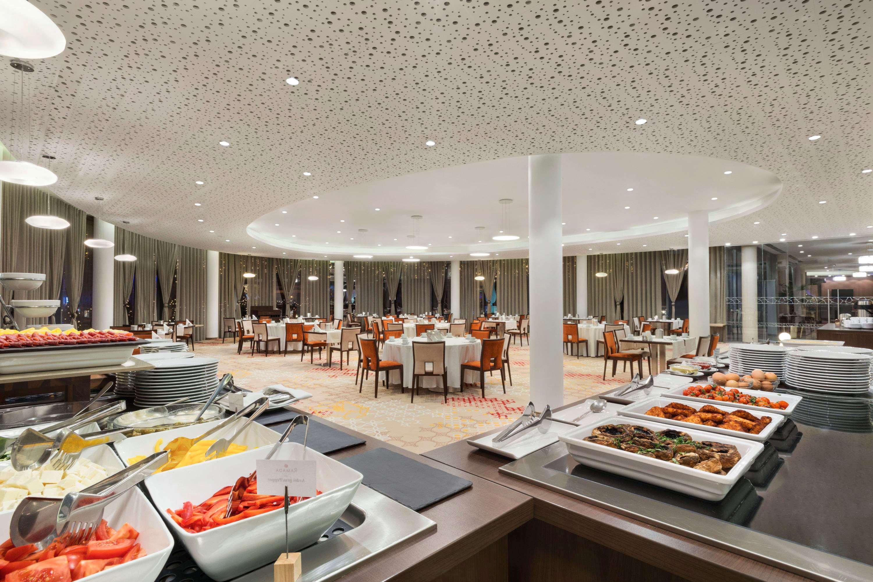 Ramada Plaza Craiova Hotell Eksteriør bilde