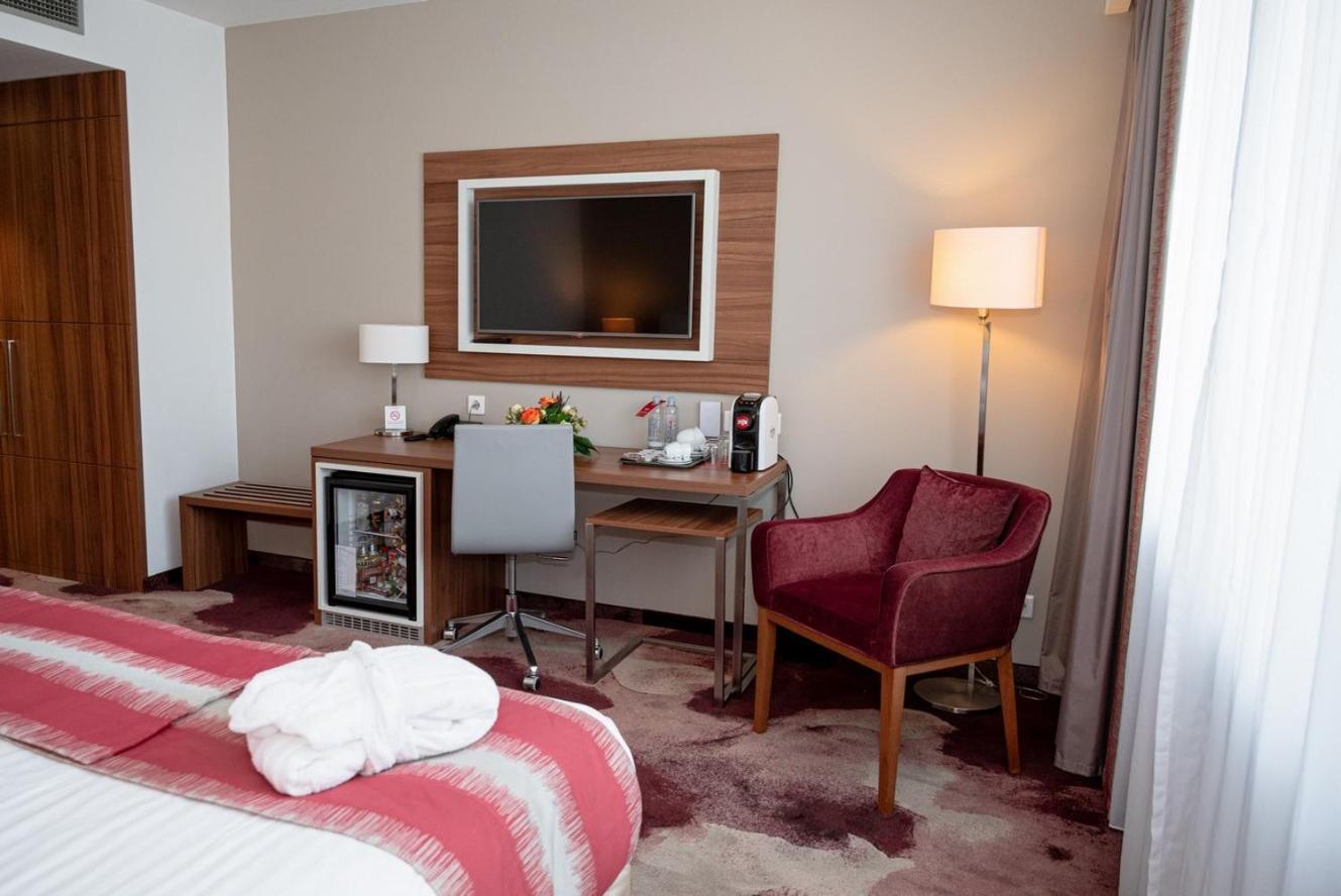 Ramada Plaza Craiova Hotell Eksteriør bilde