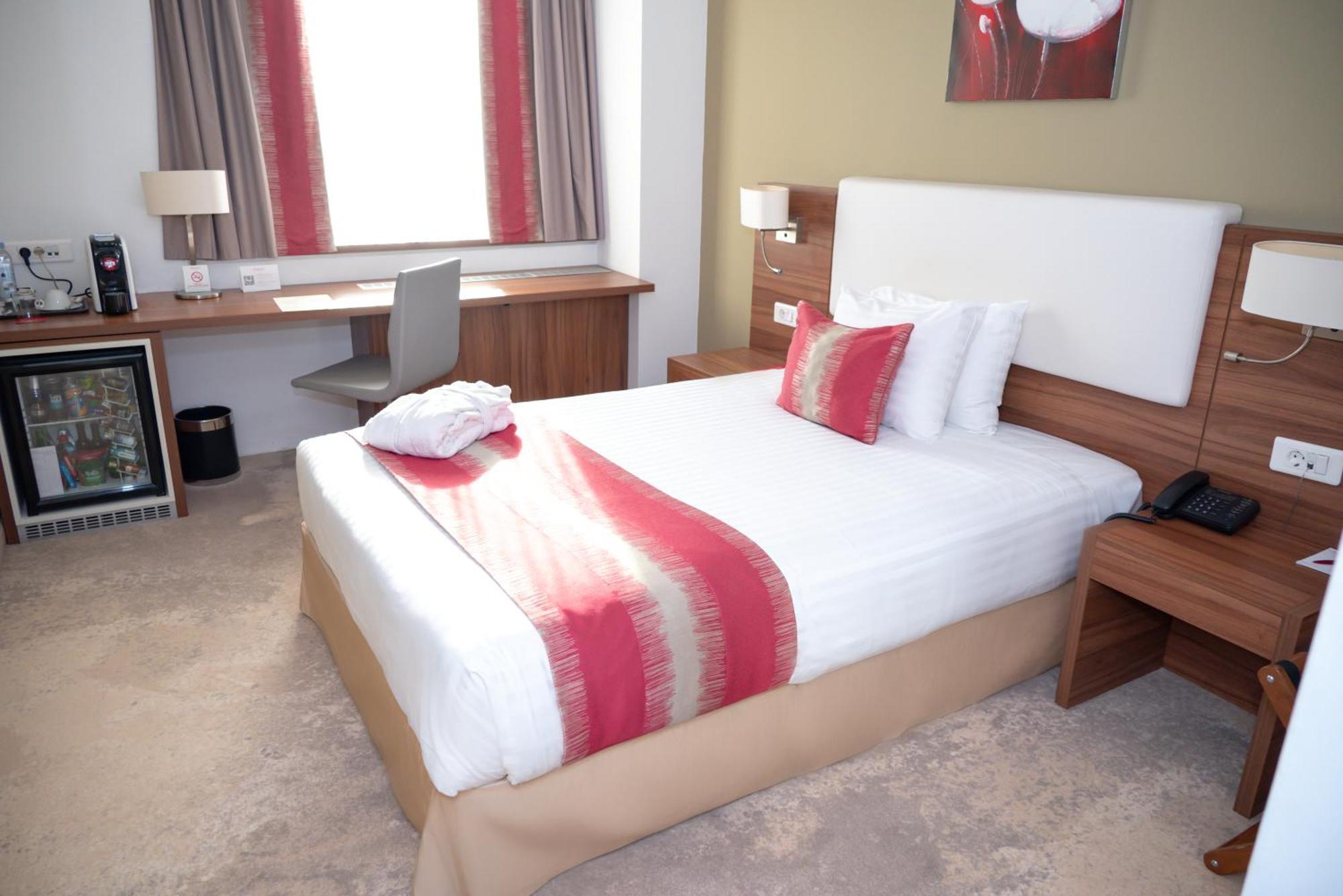 Ramada Plaza Craiova Hotell Eksteriør bilde