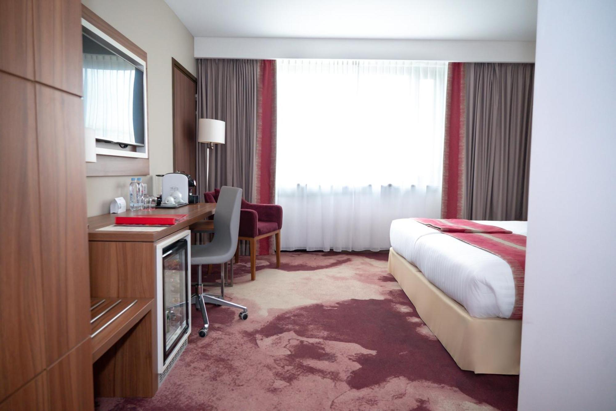 Ramada Plaza Craiova Hotell Eksteriør bilde