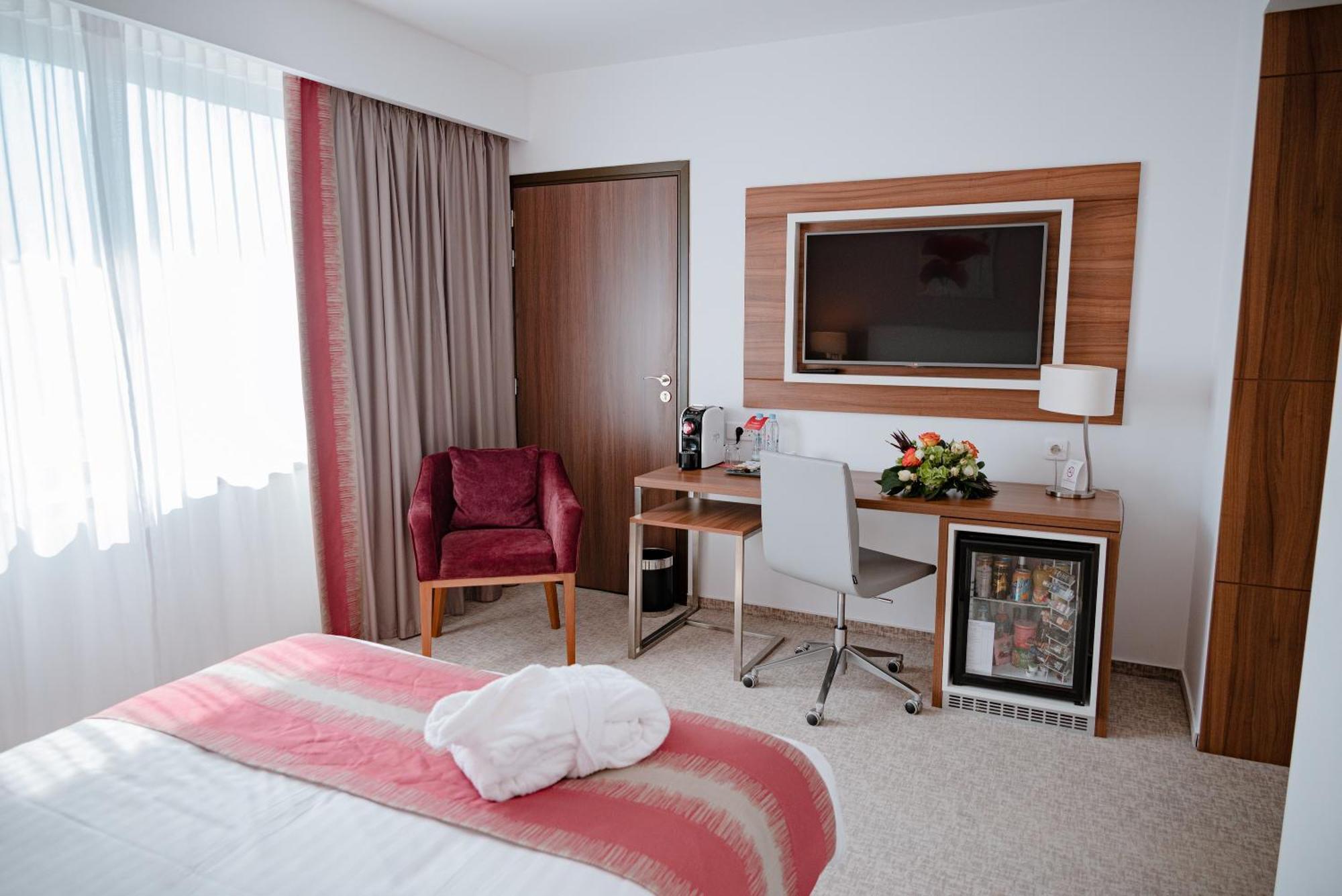 Ramada Plaza Craiova Hotell Eksteriør bilde
