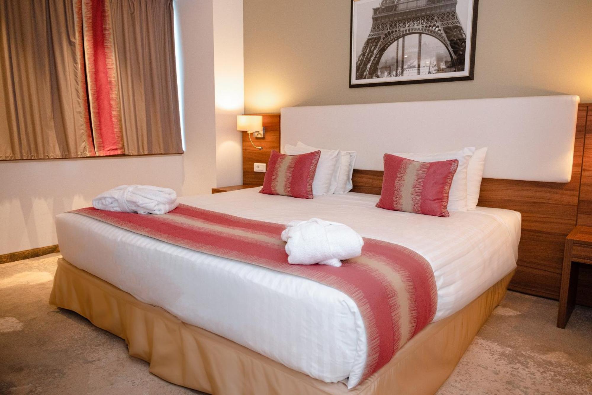 Ramada Plaza Craiova Hotell Eksteriør bilde