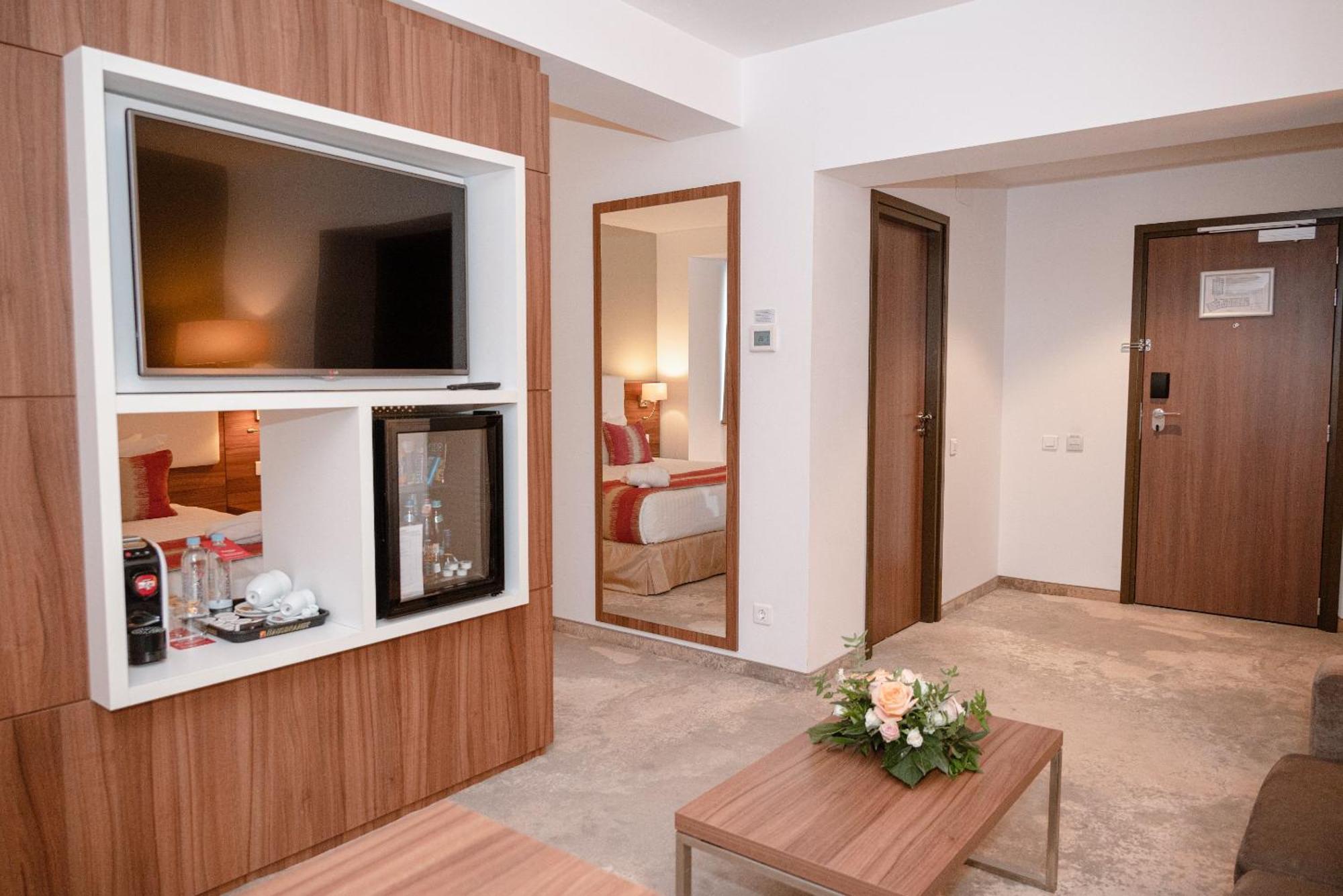 Ramada Plaza Craiova Hotell Eksteriør bilde