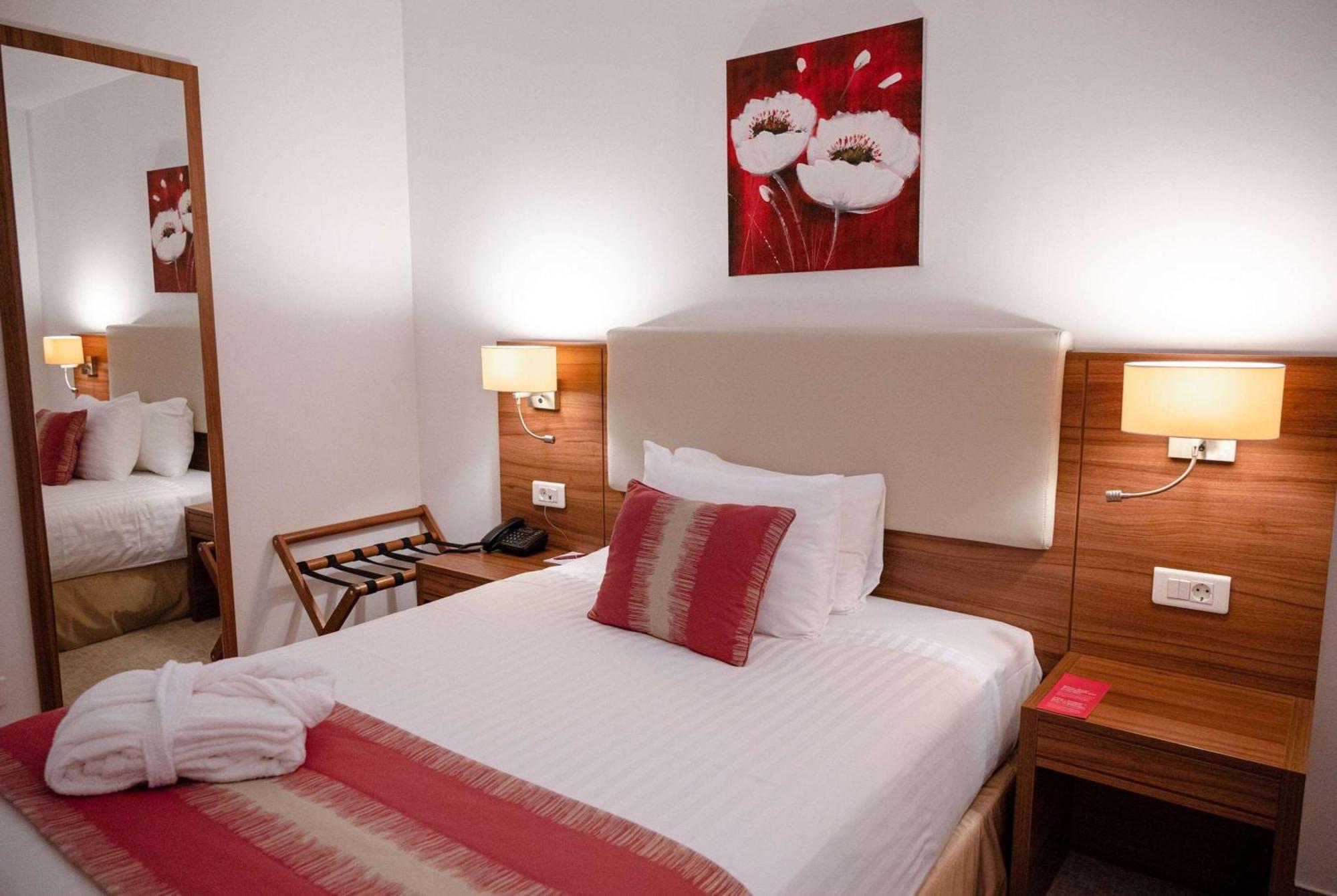 Ramada Plaza Craiova Hotell Eksteriør bilde