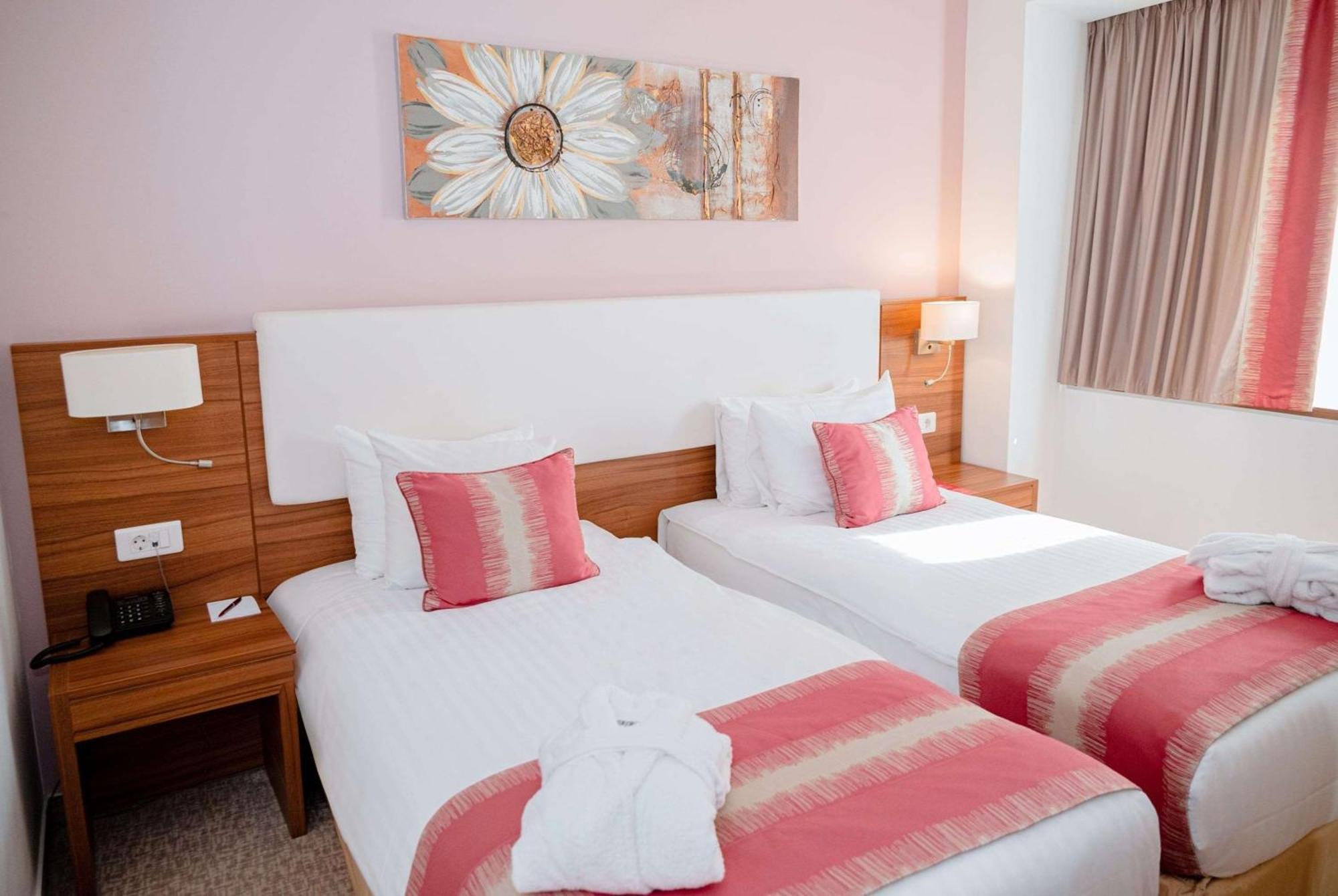 Ramada Plaza Craiova Hotell Eksteriør bilde