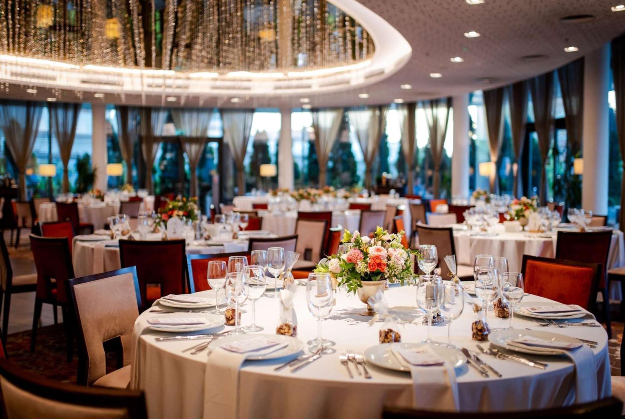 Ramada Plaza Craiova Hotell Eksteriør bilde