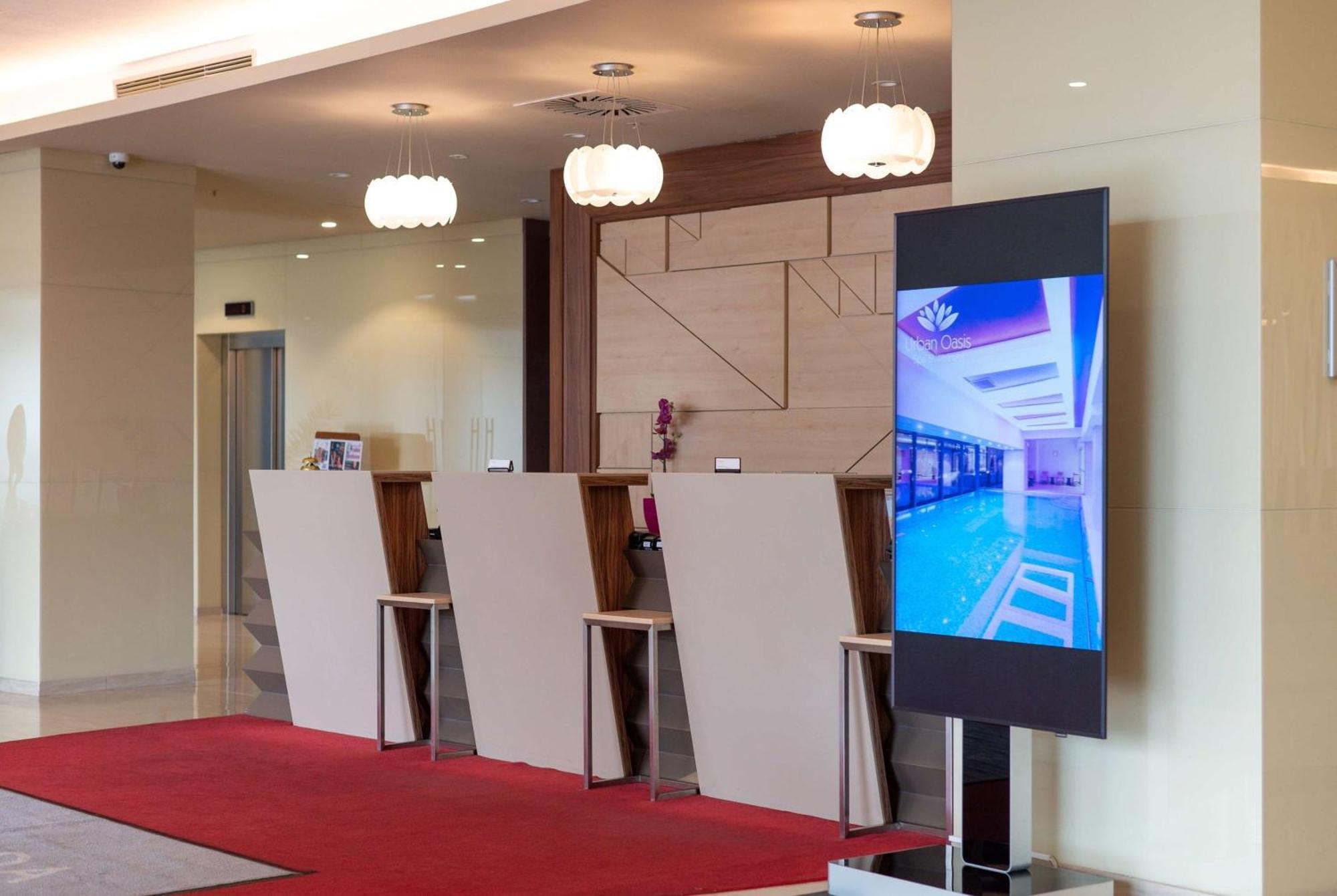 Ramada Plaza Craiova Hotell Eksteriør bilde