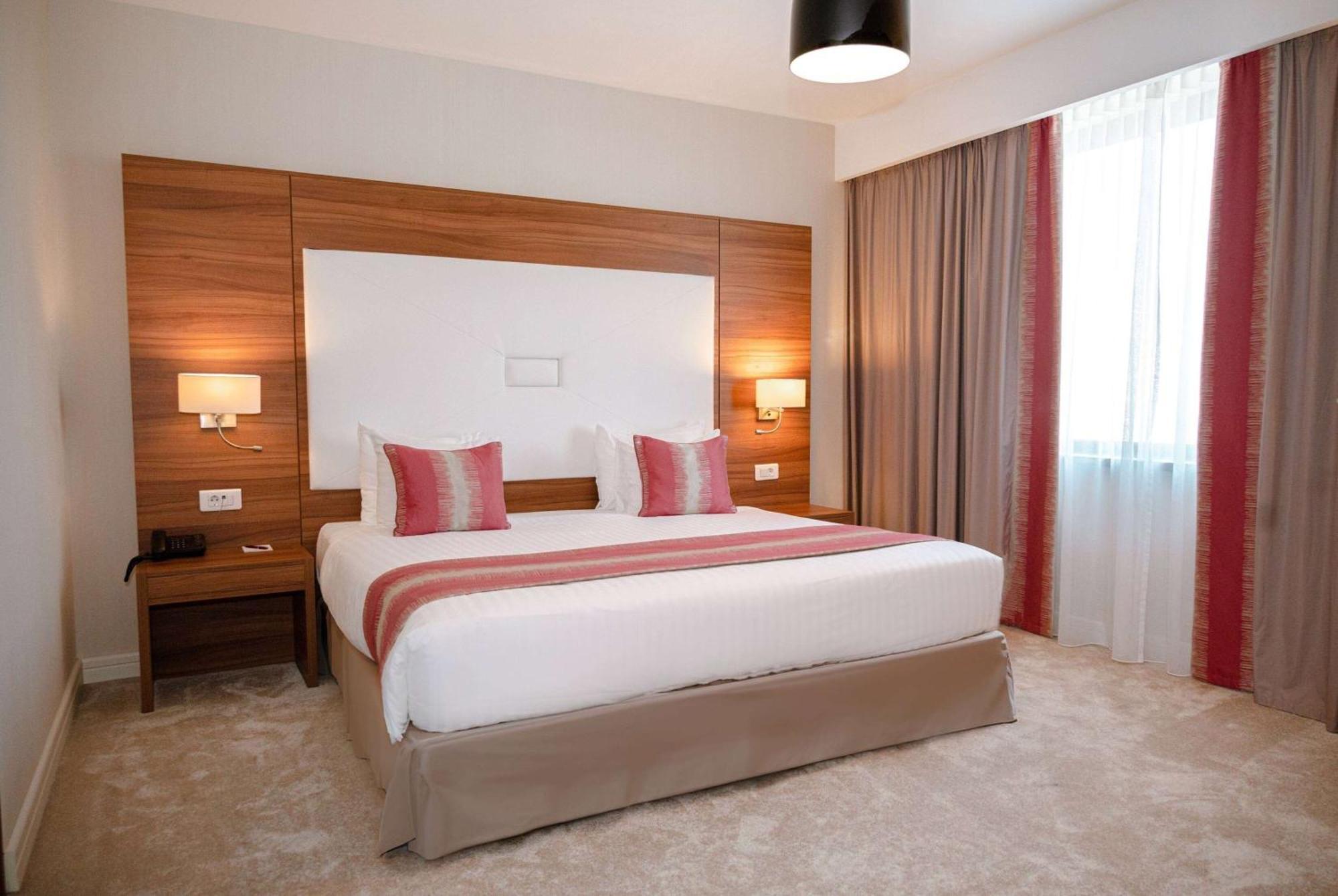 Ramada Plaza Craiova Hotell Eksteriør bilde
