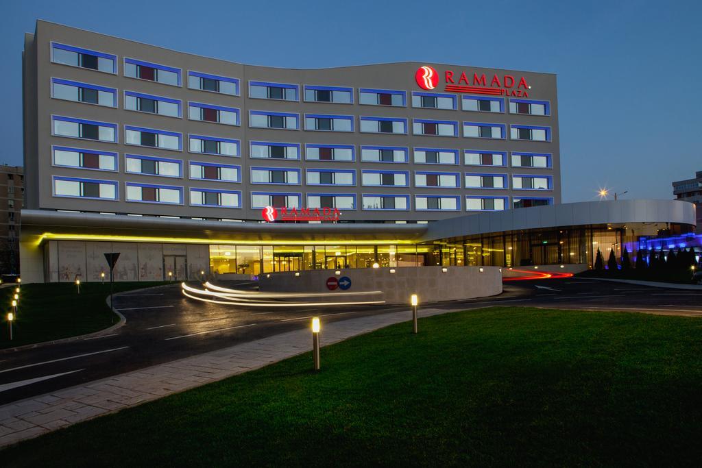 Ramada Plaza Craiova Hotell Eksteriør bilde