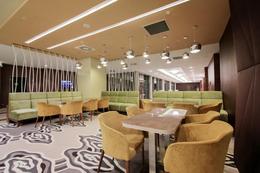 Ramada Plaza Craiova Hotell Eksteriør bilde
