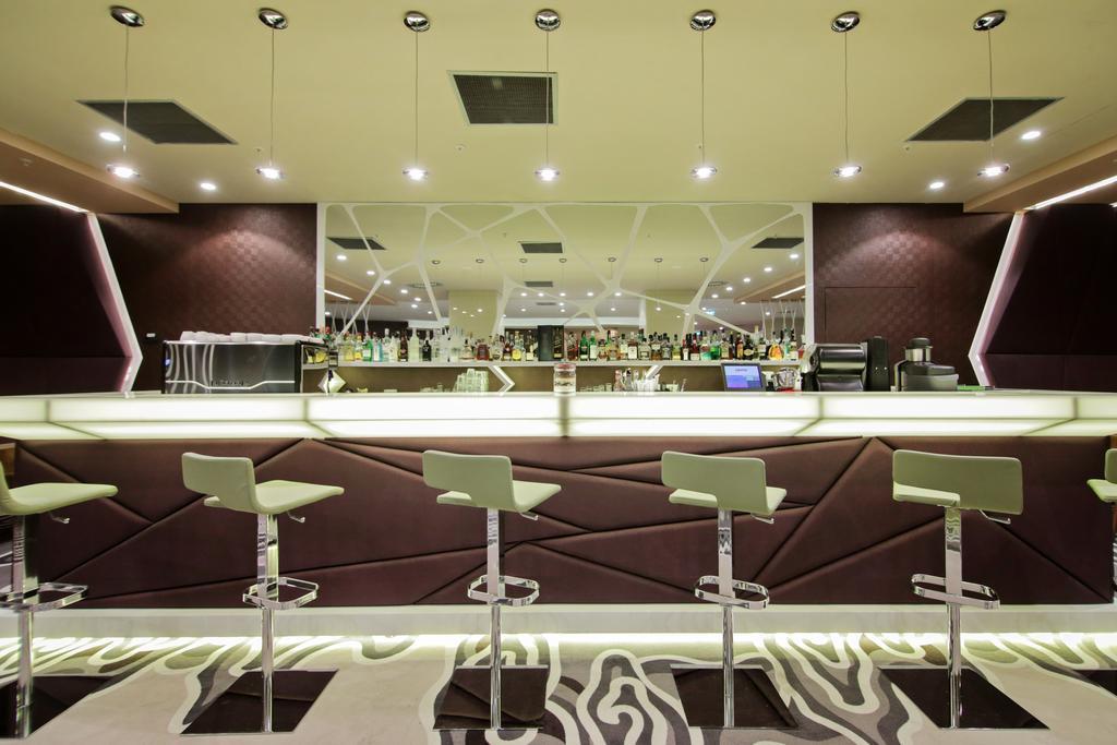 Ramada Plaza Craiova Hotell Eksteriør bilde
