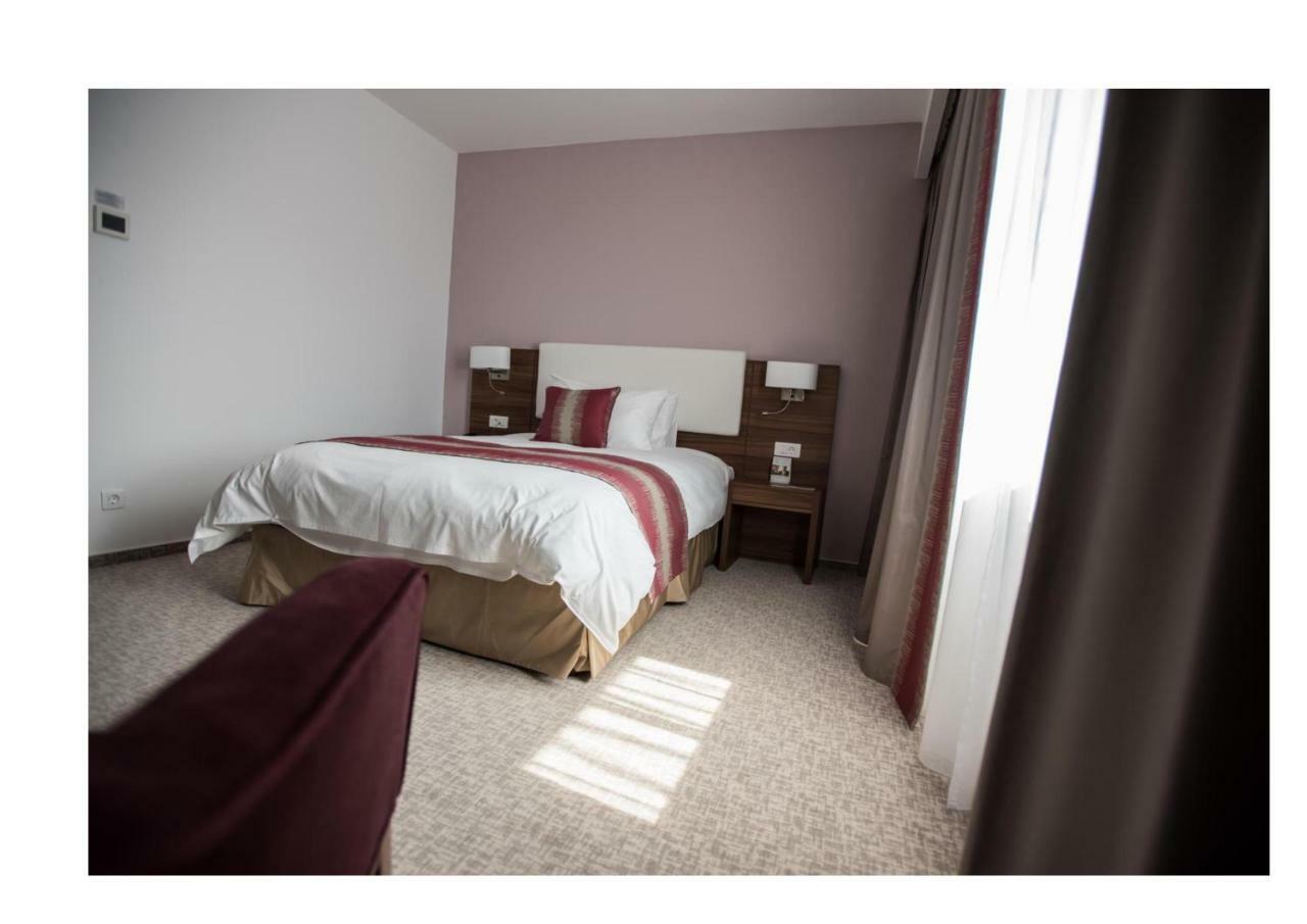 Ramada Plaza Craiova Hotell Eksteriør bilde